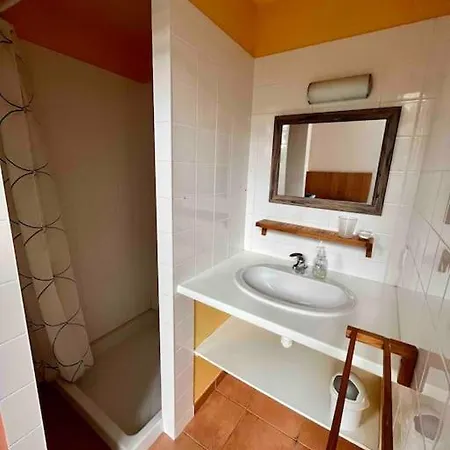 Logement Au Calme Entoure D Un Grand Jardin * Falleron