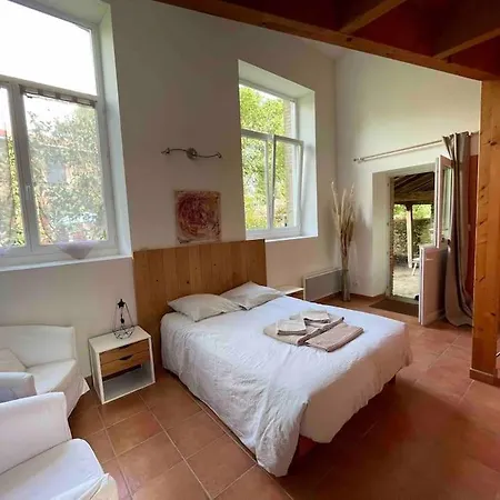 Holiday home Logement Au Calme Entoure D Un Grand Jardin